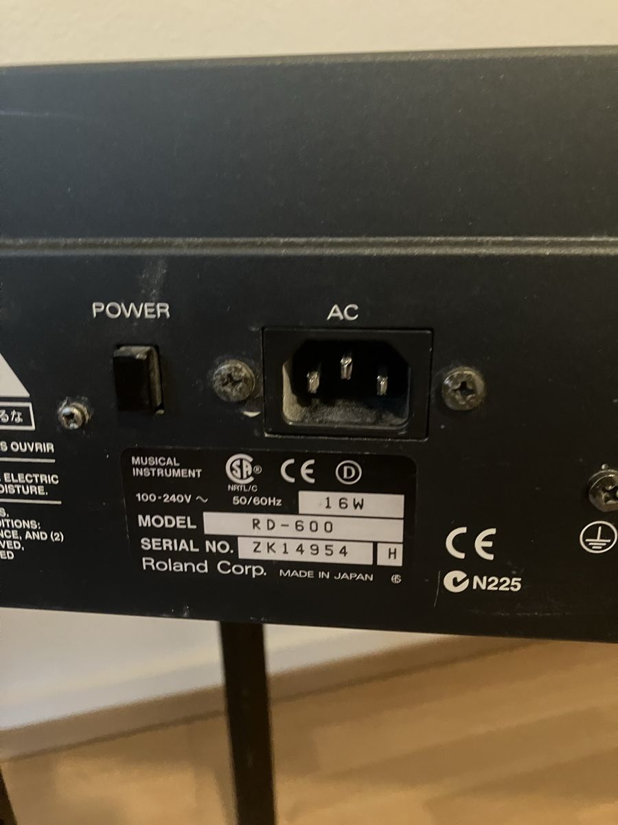 Roland Strumenti musicali: Roland RD-600 Digital Piano – Usato da Zürich venduto da breitstefan 5