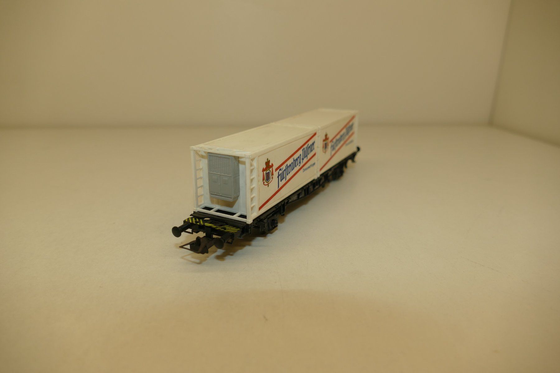 Modellini di ferrovie: Röwa H0: Containerwagen Fürstenberg Pilsener – Nuovo (secondo la descrizione) da Niederhasli venduto da rail-duerst 1