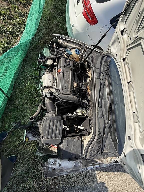 Tutti pezzi di ricambio auto: Audi a3 8p en pièces  – Difettoso da Morens FR venduto da Abiulense3100