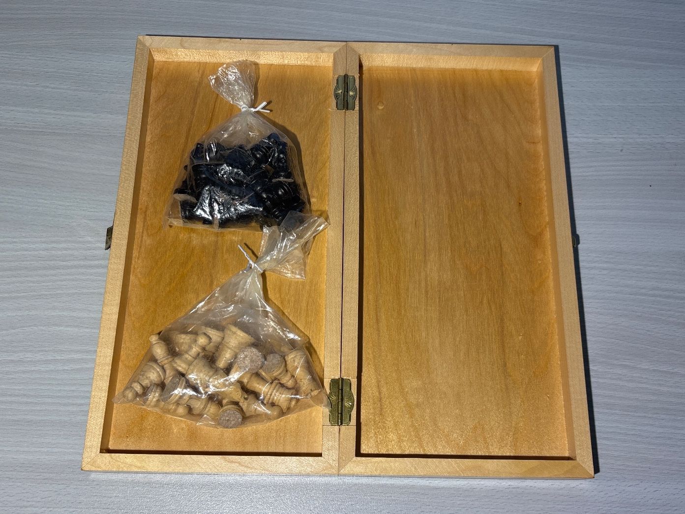 Spiele: Jeu d'échec transportable en bois – Gebraucht aus Fribourg von DASH-D 2