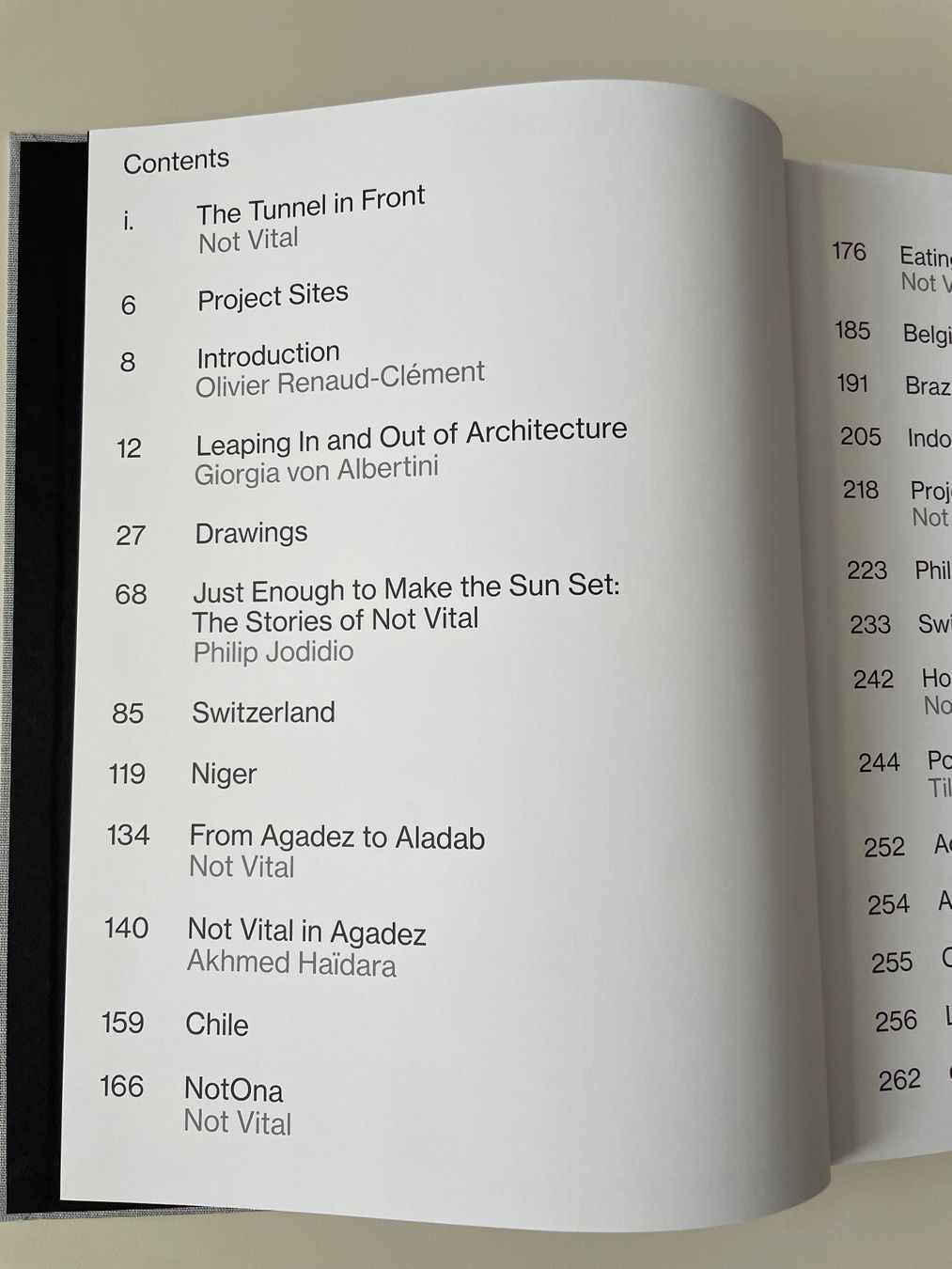 Livres: Not Vital. Scarch, Publikation 2020 – Neuf avec emballage d'origine à Zürich par san_z75z 2