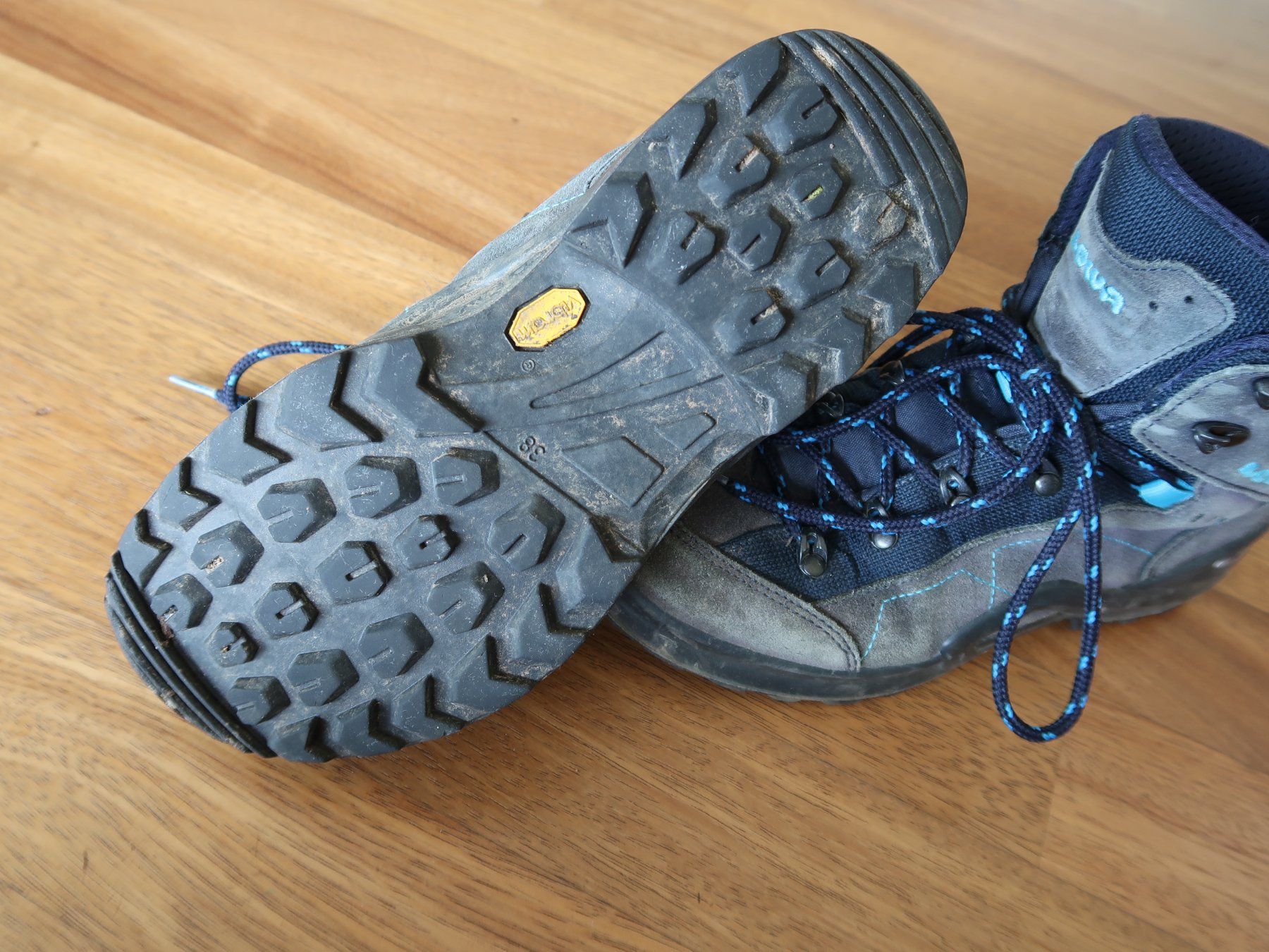 Lowa Scarpe per ragazzi: Wanderschuhe Lowa, Grösse 38, dunkelgrau – Usato da Wangen ZH venduto da Baltis01 2