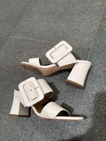 Beautiful white Navyboot heeled sandals 37