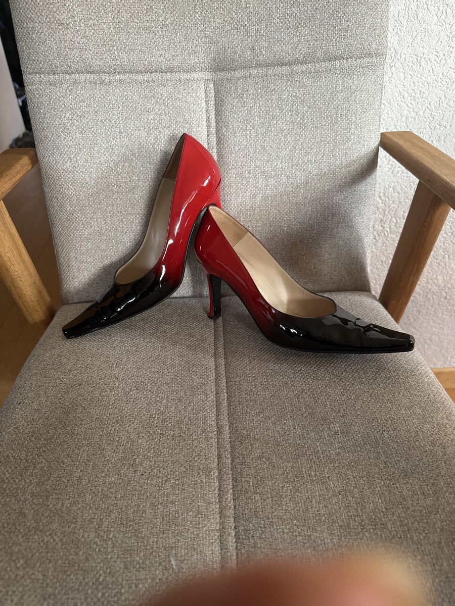 Scarpe da donna: Pümps Eveline Gr.39 schwarz rot – Usato da Dorf venduto da marfikgnidka