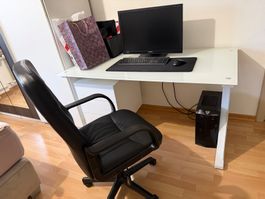 Pc,Tisch und Bürostühle….