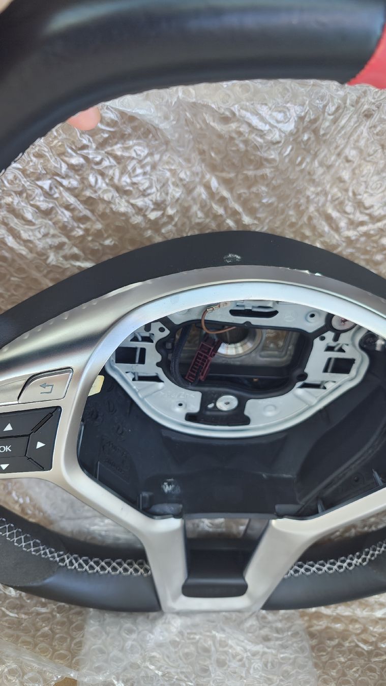 Mercedes-Benz Tutti pezzi di ricambio auto: AMG Lenkrad S/W212 – Usato da Eggersriet venduto da 2cool4u 4