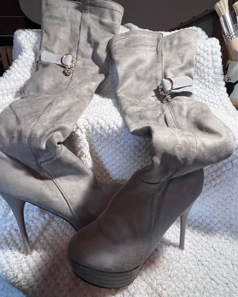 Scarpe da donna: Overknee Stiefel – Usato da Flüelen venduto da Raubkatze-Achilles