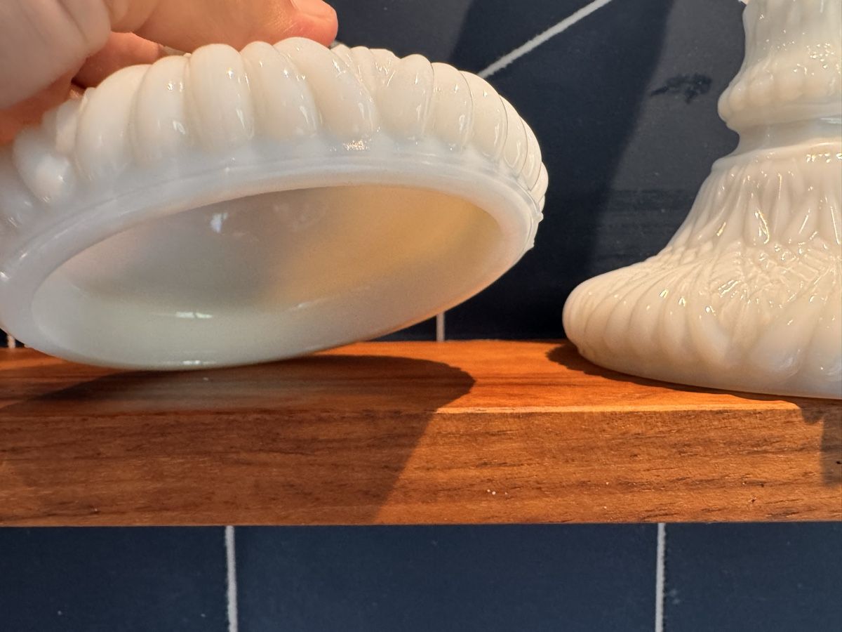 Kerzenständer: Opal Glas Kerzenständer  – Gebraucht aus Lausen von Mutuli 3