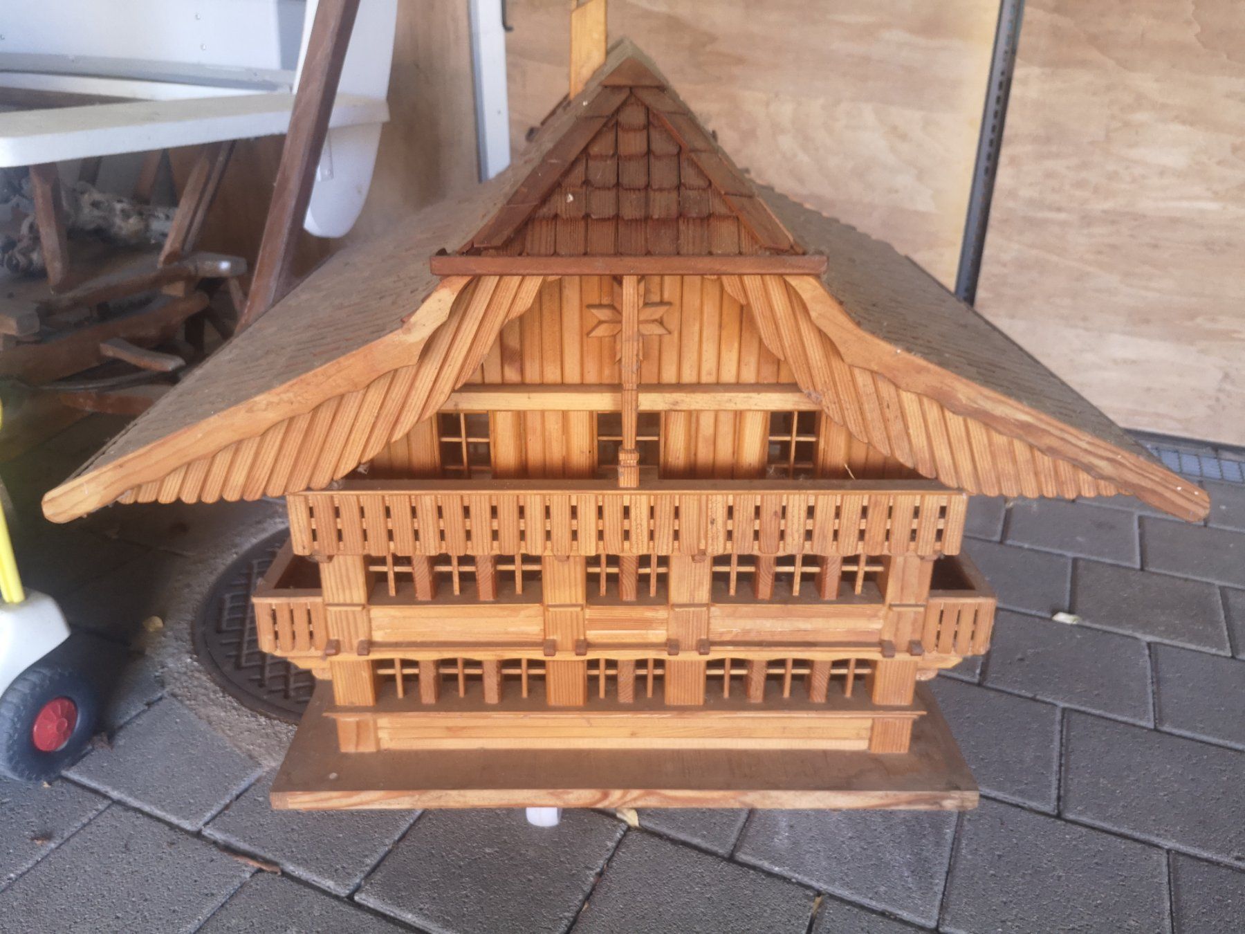 Tutte le decorazioni: Holzhaus – Usato da Sissach venduto da cor_n2dt