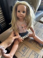 Götz Stehpuppe / Blonde Spielpuppe im Poodle-Outfit