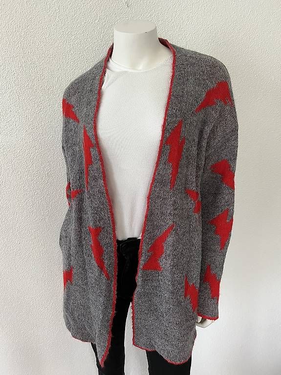 Jacken: Indee Strickjacke Grau Rot Blitze Gr. XS/S – Gebraucht aus Zürich von hamtaro26
