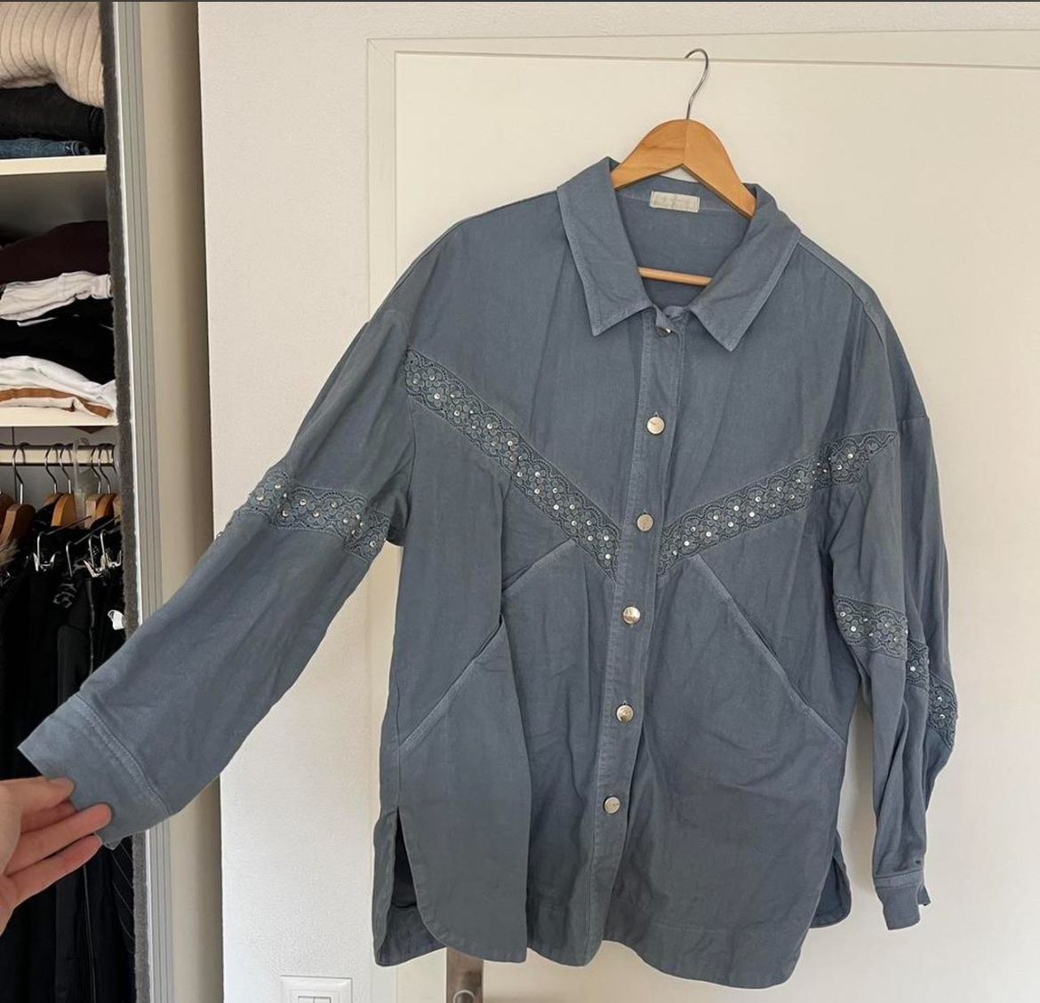 Giacche: Cute blue denim jacket, size M, like new – Nuovo (secondo la descrizione) da Zürich venduto da cel_cw9k