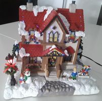 Maison de Noel illuminée LED avec personnages + adaptateur