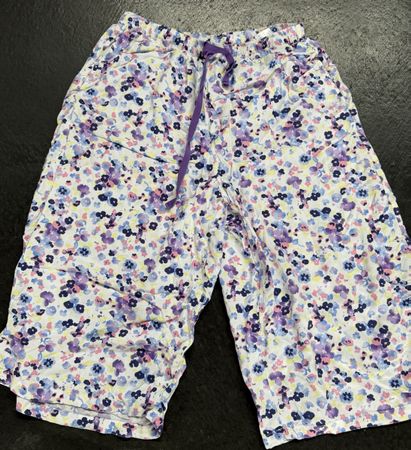 Uniqlo Pyji Shorts, Blumenmuster, Gr. M, Sommer-Look, Top!