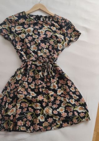 Robe d'été fleuri noire taille 36