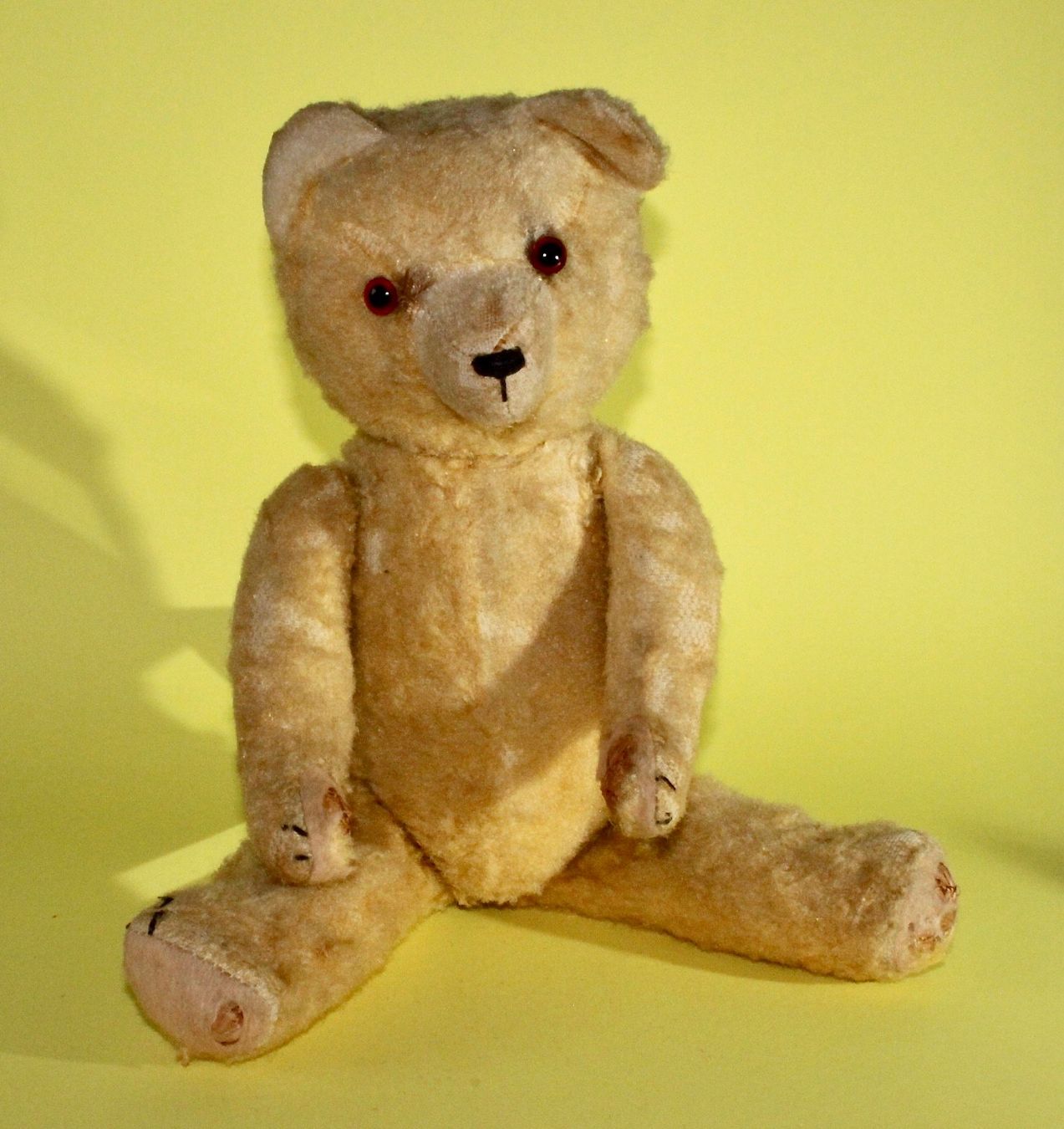 Bambole: ZWEI ALTE , STARK BESPIELTEN TEDDYBÄREN. – Usato da Grandcour venduto da Flowerstyle 3