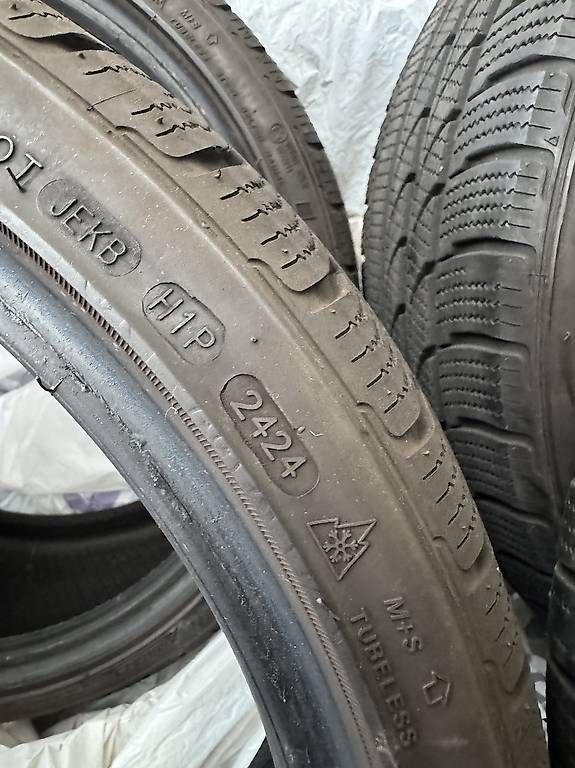 Pneumatici & Ruote complete: Winterreifen 235/35 R19 – Usato da Wald Ar venduto da and_hd2f 2