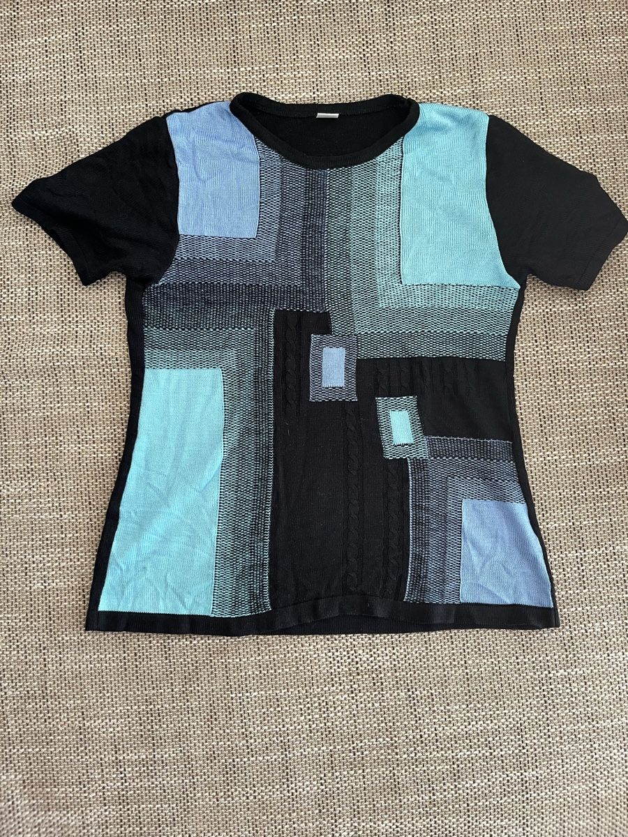 T-Shirts: Schwarz/blaues gemustertes Strickshirt - Gr. 42 – Gebraucht aus Kleinandelfingen von fam_x5rv