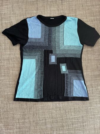 Schwarz/blaues gemustertes Strickshirt - Gr. 42