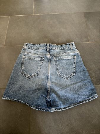 Kurze Highwaist Jeanshose Gr. 34