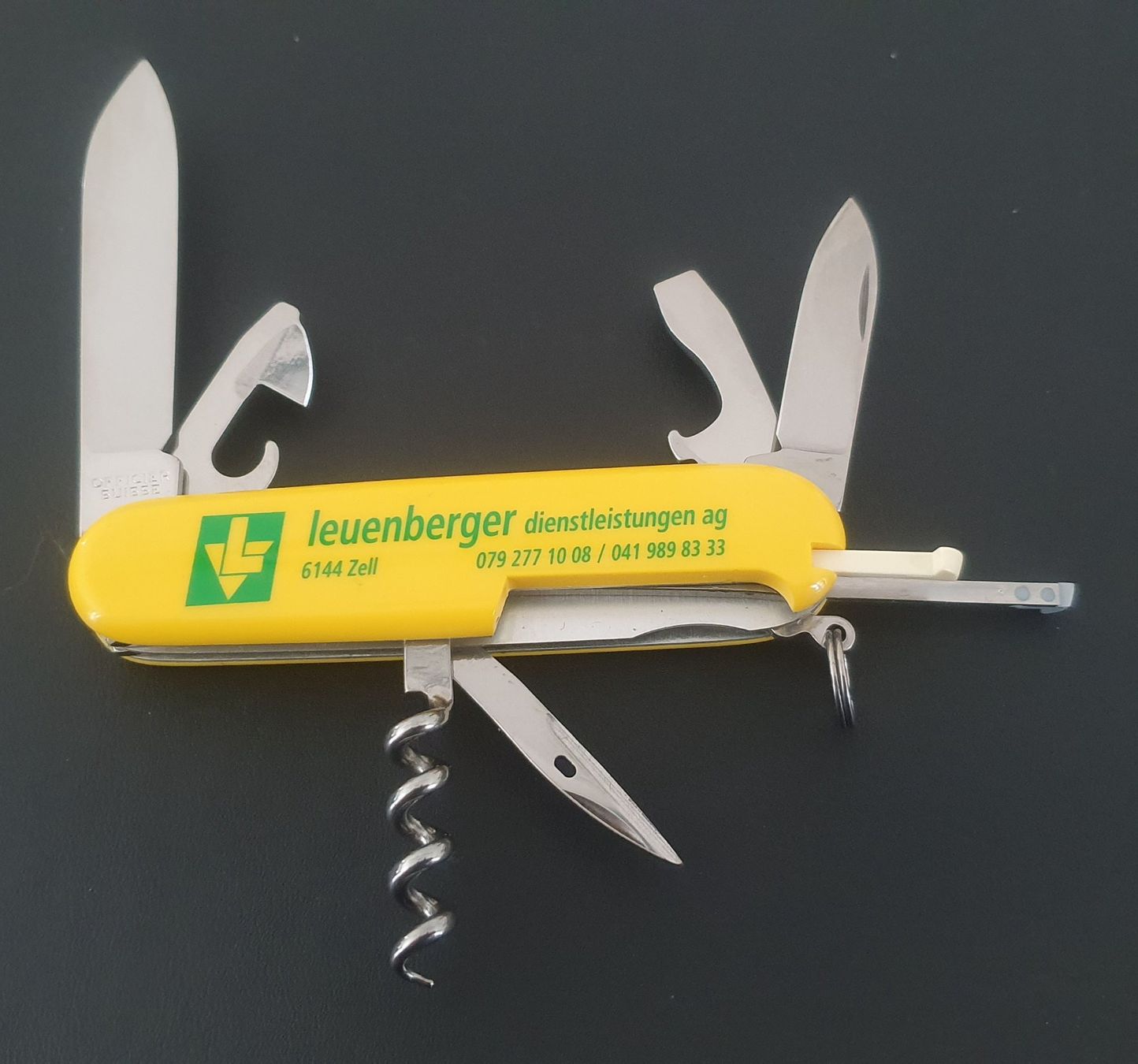 Victorinox Coltelli tascabile: 4 Victorinox Sackmesser mit Logo – Nuovo (secondo la descrizione) da Härkingen venduto da MarianneSi 2