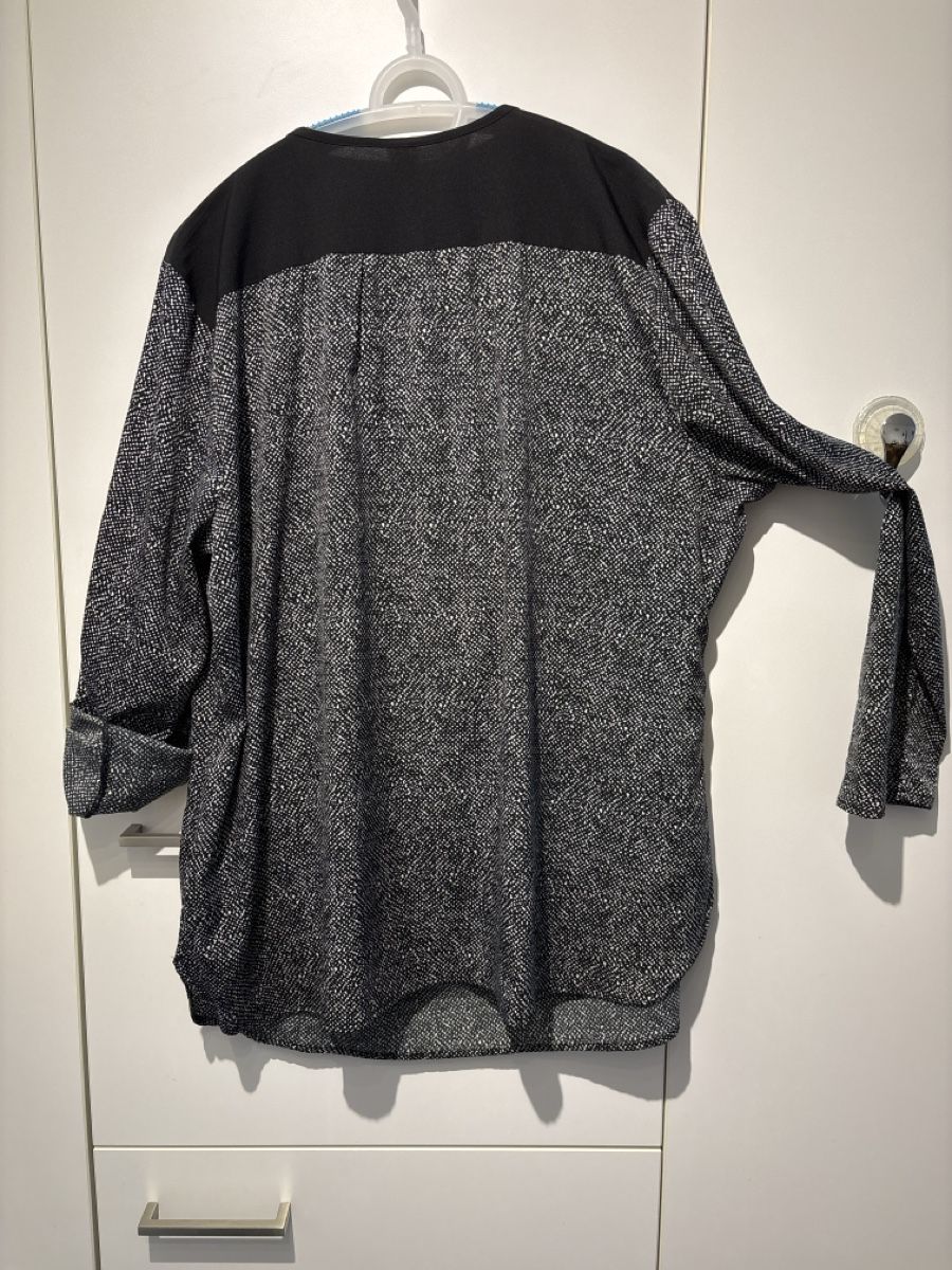 Blusen: Elegante Bluse mit Zipp Grösse 50  – Gebraucht aus Baden von peace_bluemli 1