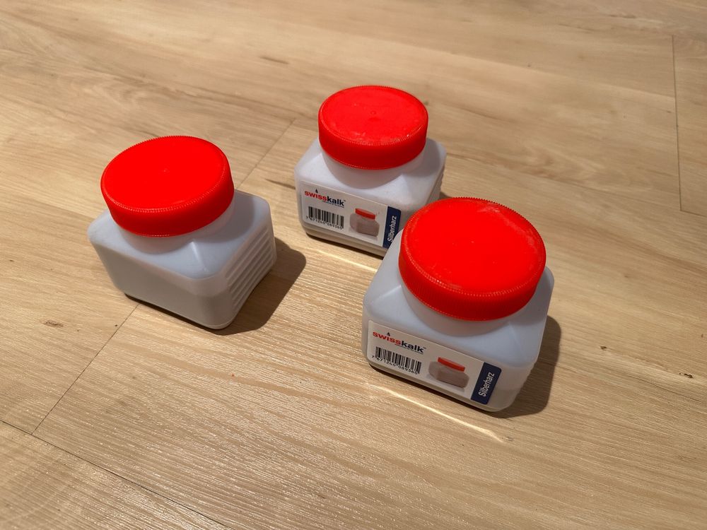 Prodotti di pulizia: 3 Dosen Silberharz à ca. 250g für Wassernthärtungsanlagen – Nuovo e nell'imballaggio originale da Ersigen venduto da Irontrader 1
