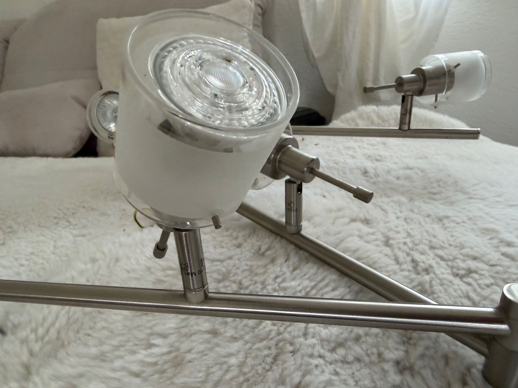 Kronleuchter & Deckenlampen: Deckenleuchte 4 Spots Metall matt Glas matt 45cm – Gebraucht aus Duggingen von Ysvogel 1
