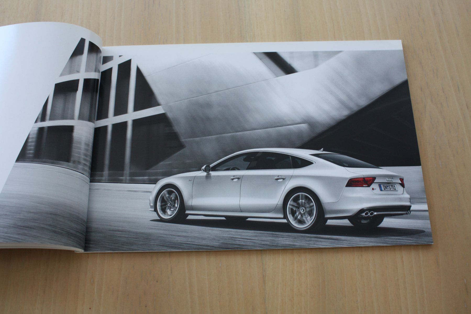 Audi Documents: Audi S7 Prospekt 9/2011 – D'occasion à Wikon par erwin400 2