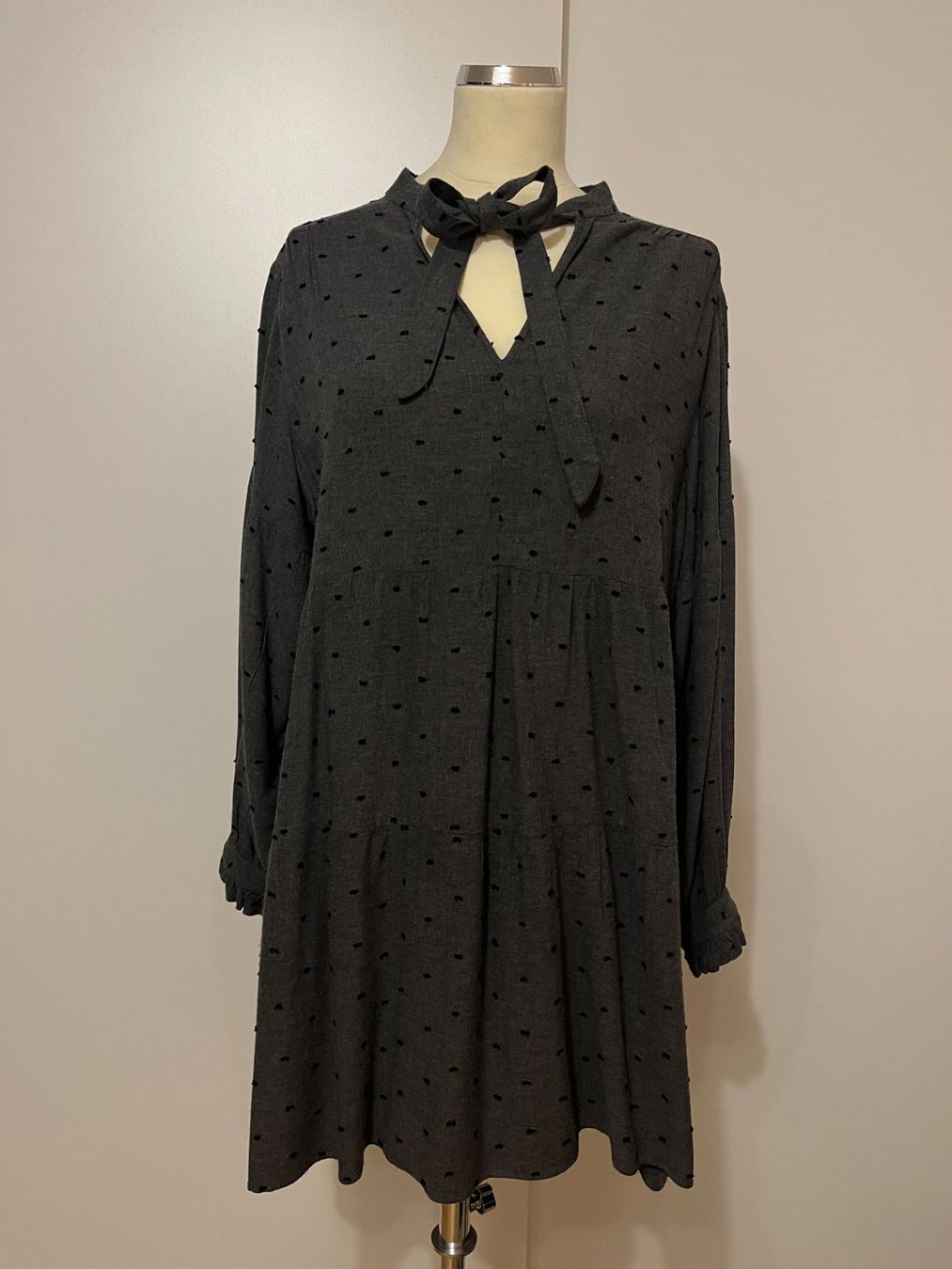 Mango Vestiti: Kleid / Dunkelgrau / gepunktet / S / Mango – Usato da Maienfeld venduto da 2nd-Hand-Parts