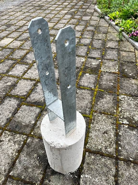 Anker: Pfostenverankerung mit Betonsockel – Gebraucht aus Mönchaltorf von hol_jm5h
