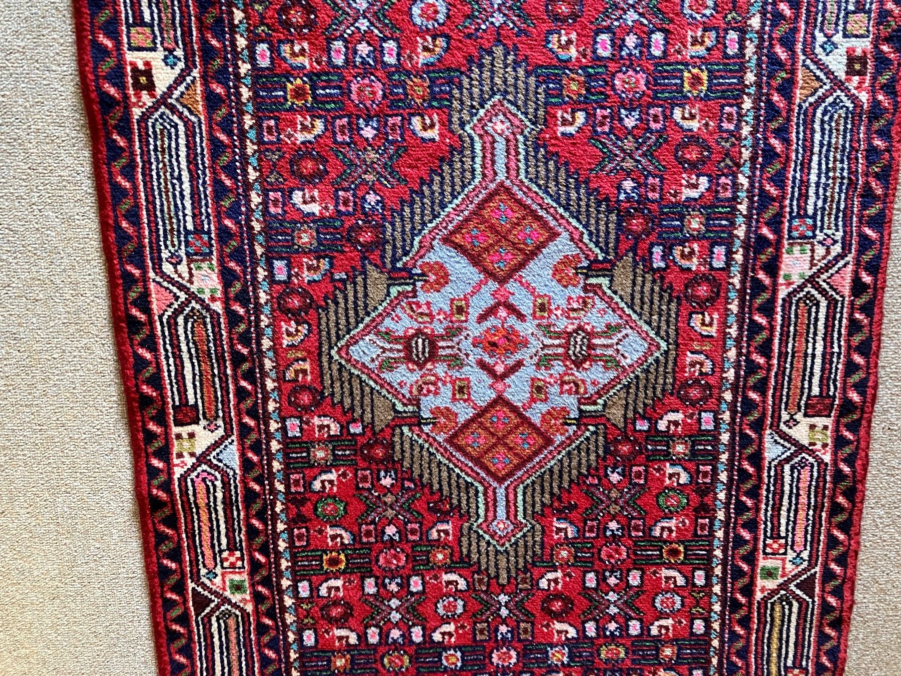 Teppiche: Bordeauxroter Teppich mit Muster, guter Zustand – Gebraucht aus Baar von Zugi2 3