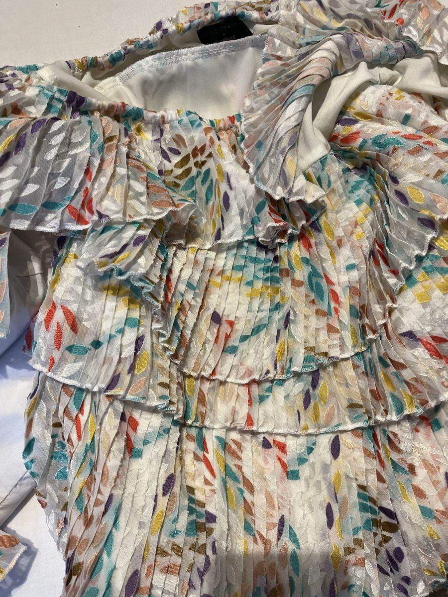 Vestiti: Revolve Floral Ruffle MiniDress Offshoulder Michael Costello – Nuovo (secondo la descrizione) da Zürich venduto da Isabella123 4