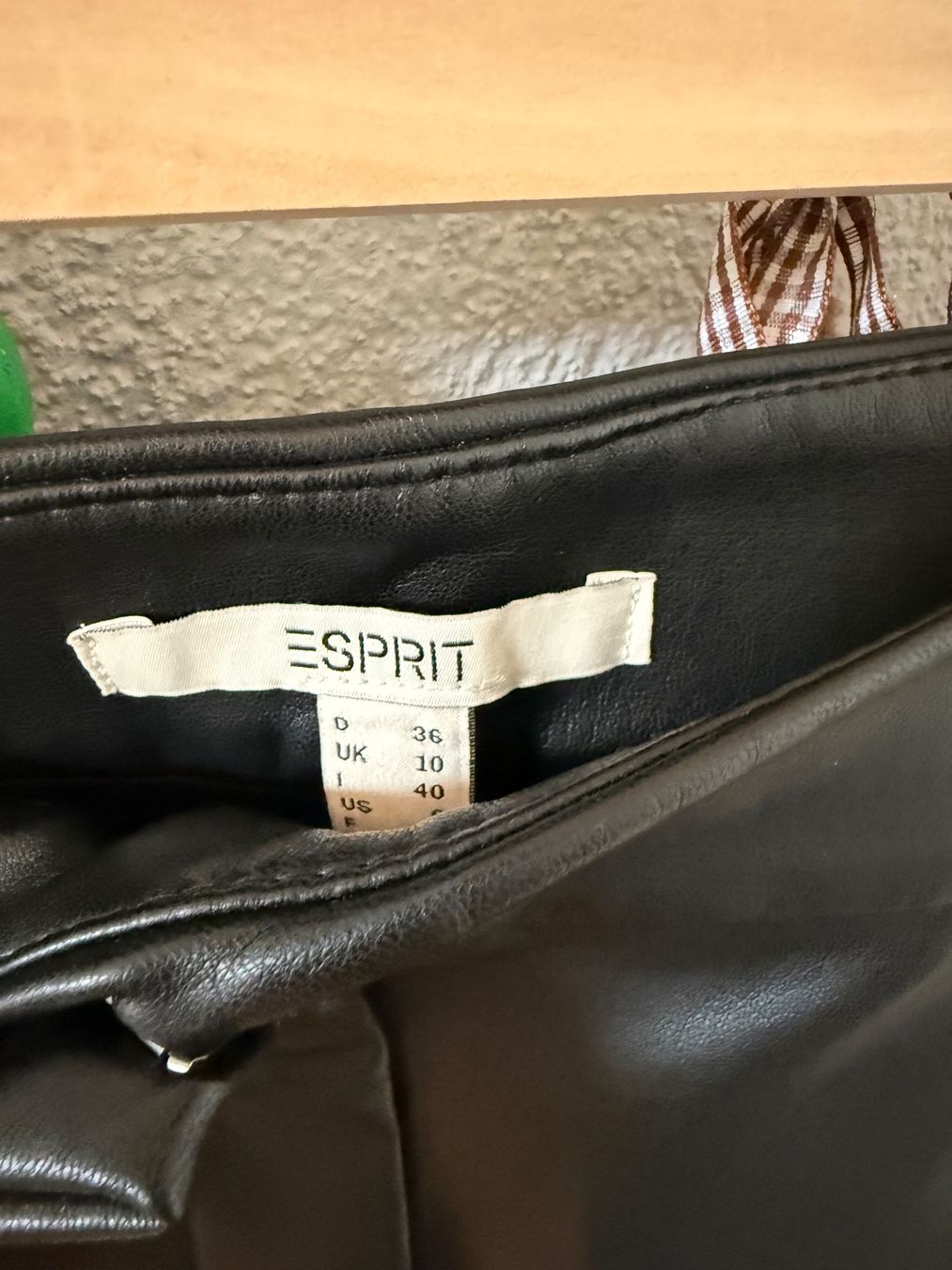 Esprit Gonne: Esprit Kunstlederrock Gr.36 – Usato da Visperterminen venduto da ele_8n98 1