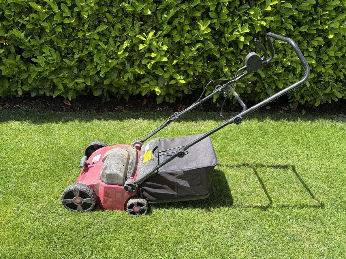Attrezzi per la lavorazione del suolo: Elektrovertikutierer MioGarden EVL 1500 – Usato da Watt venduto da Tristan1a