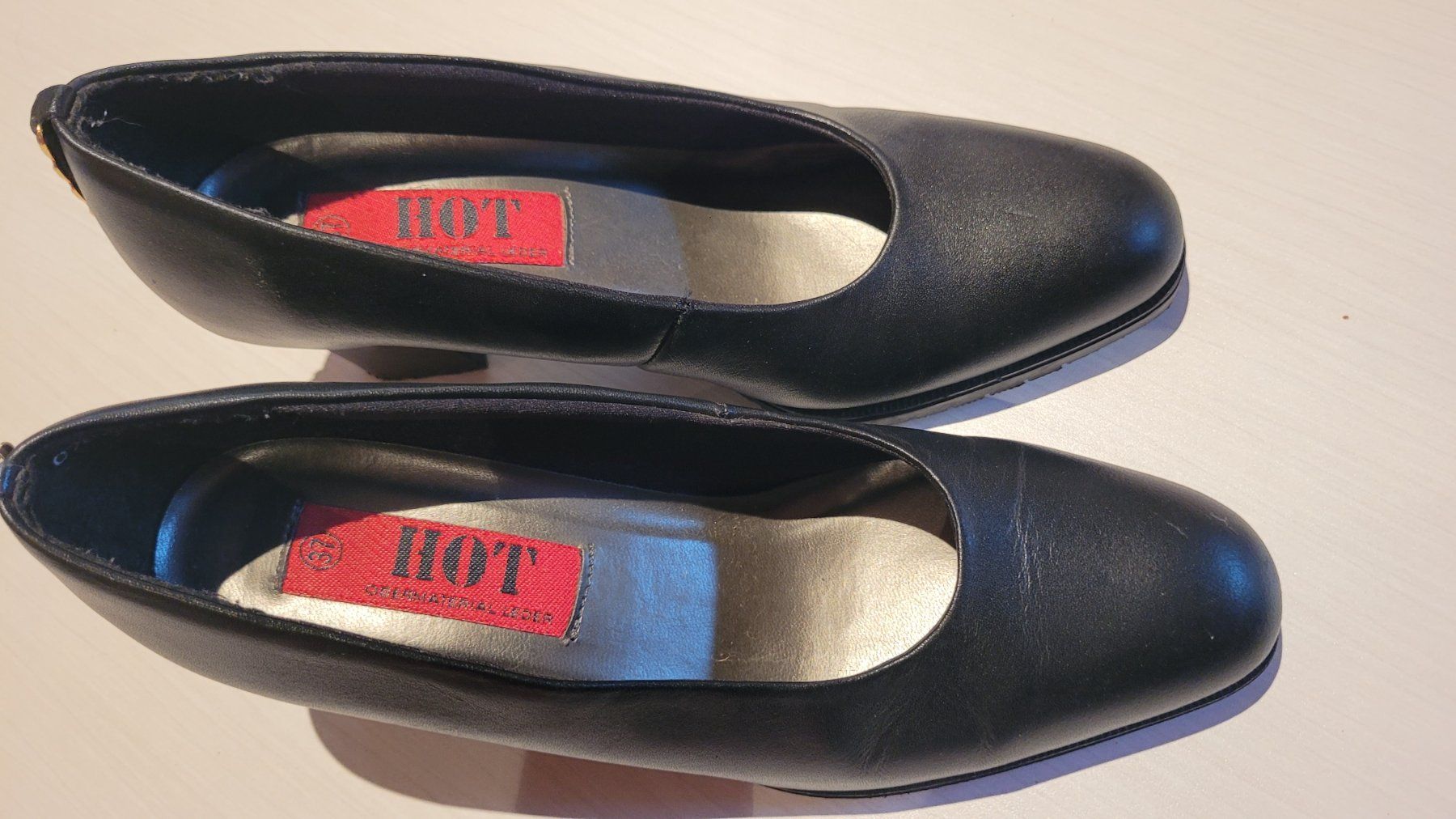 Scarpe da donna: Pumps, schwarz mit Absatz, Grösse 37 – Nuovo (secondo la descrizione) da Neschwil venduto da flower_69 2