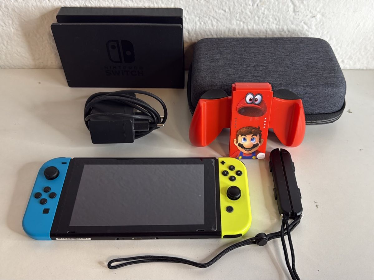Nintendo Console: Nintendo Switch Console with screen protector - TOP! 🎮 – Usato da Ehrendingen venduto da bubulence 1