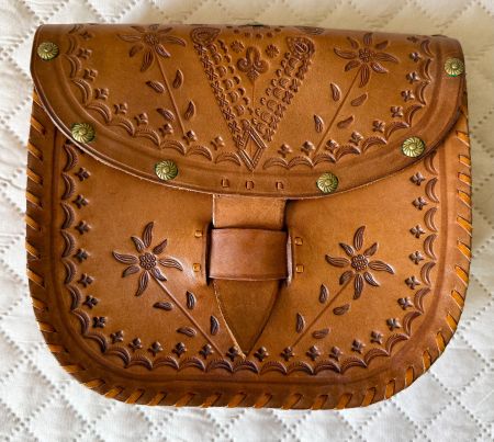 Handgefertigte Ledertasche mit Edelweiss Motiv