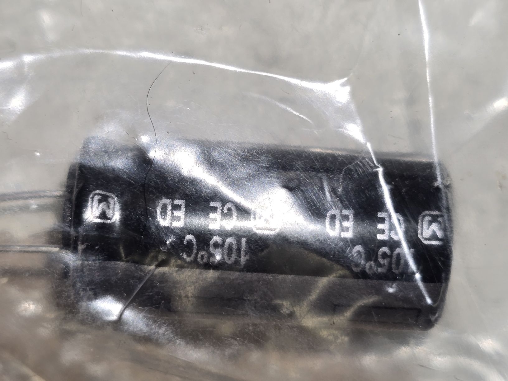 Panasonic Componenti elettronici: Kondesator 22uF 400Volt Panasonic capacitor – Nuovo e nell'imballaggio originale da Lenzburg venduto da cameleoncolor 4