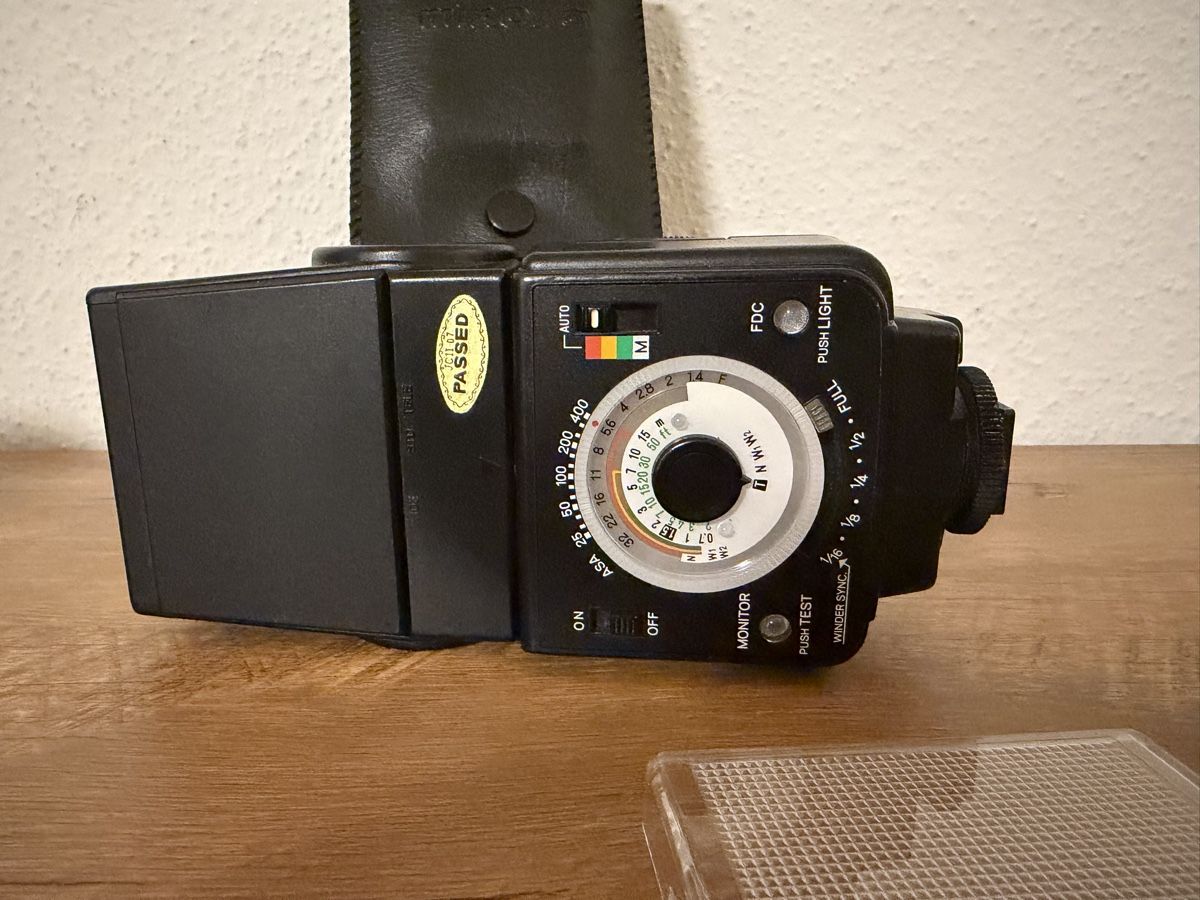 Minolta Blitze: Flash Minolta Auto 320X avec étui état correct – Gebraucht aus Brügg BE von Goob