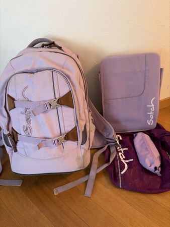Satch Rucksack Lila mit Zubehör