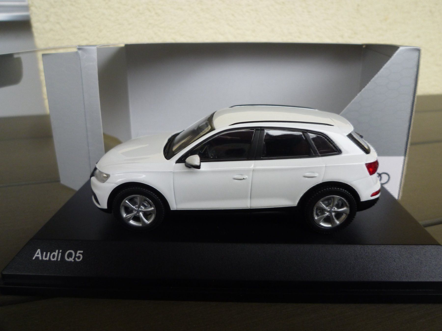 Modellini d'auto: Audi Q5 – Nuovo e nell'imballaggio originale da Flawil venduto da Imperiosud 4