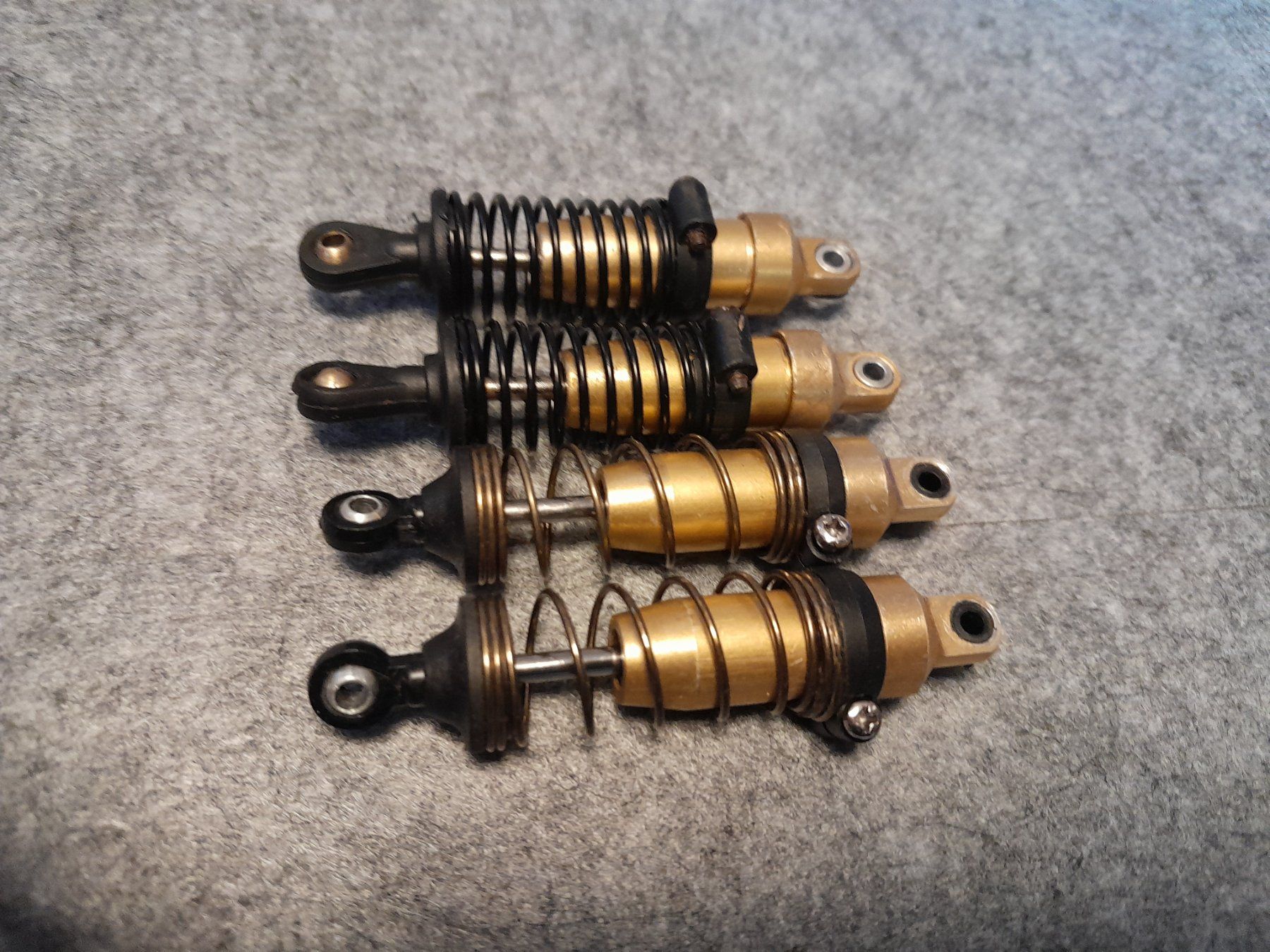 Kyosho RC Kits de montage: KYOSHO OPTIONS GOLD STOSSDÄMPFER – D'occasion à Ebnat-Kappel par MAZUKITURB0 1