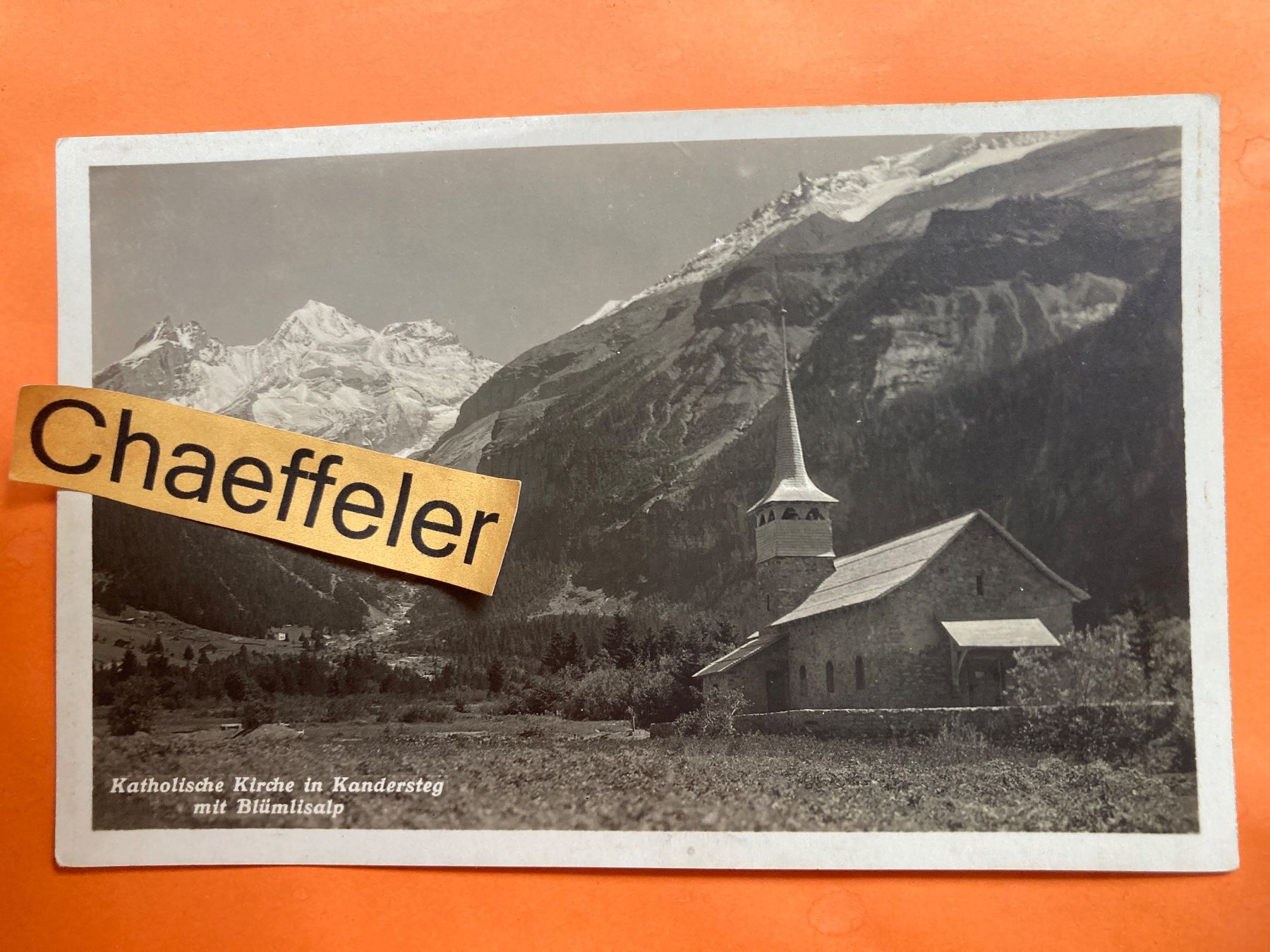 Ansichtskarten: Katholische Kirche in Kandersteg mit Blümlisalp. – Gebraucht aus Zürich von Chaeffeler