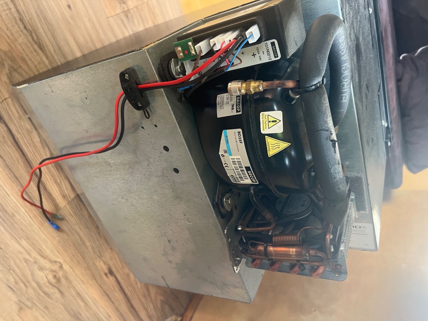 Réfrigérateurs et refroidissement: Camping Wemo Kopressor-Kühlschrank 12 v – D'occasion à Kriegstetten par Segelboot3 1