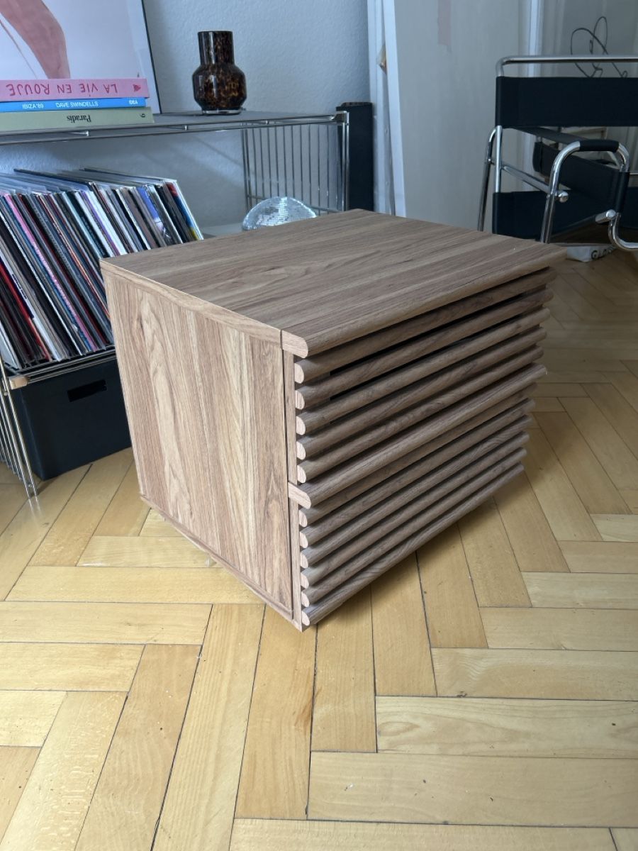 Cassettiere: Nachttisch Kommode mit 2 Schubladen – Usato da Zürich venduto da laraaimee
