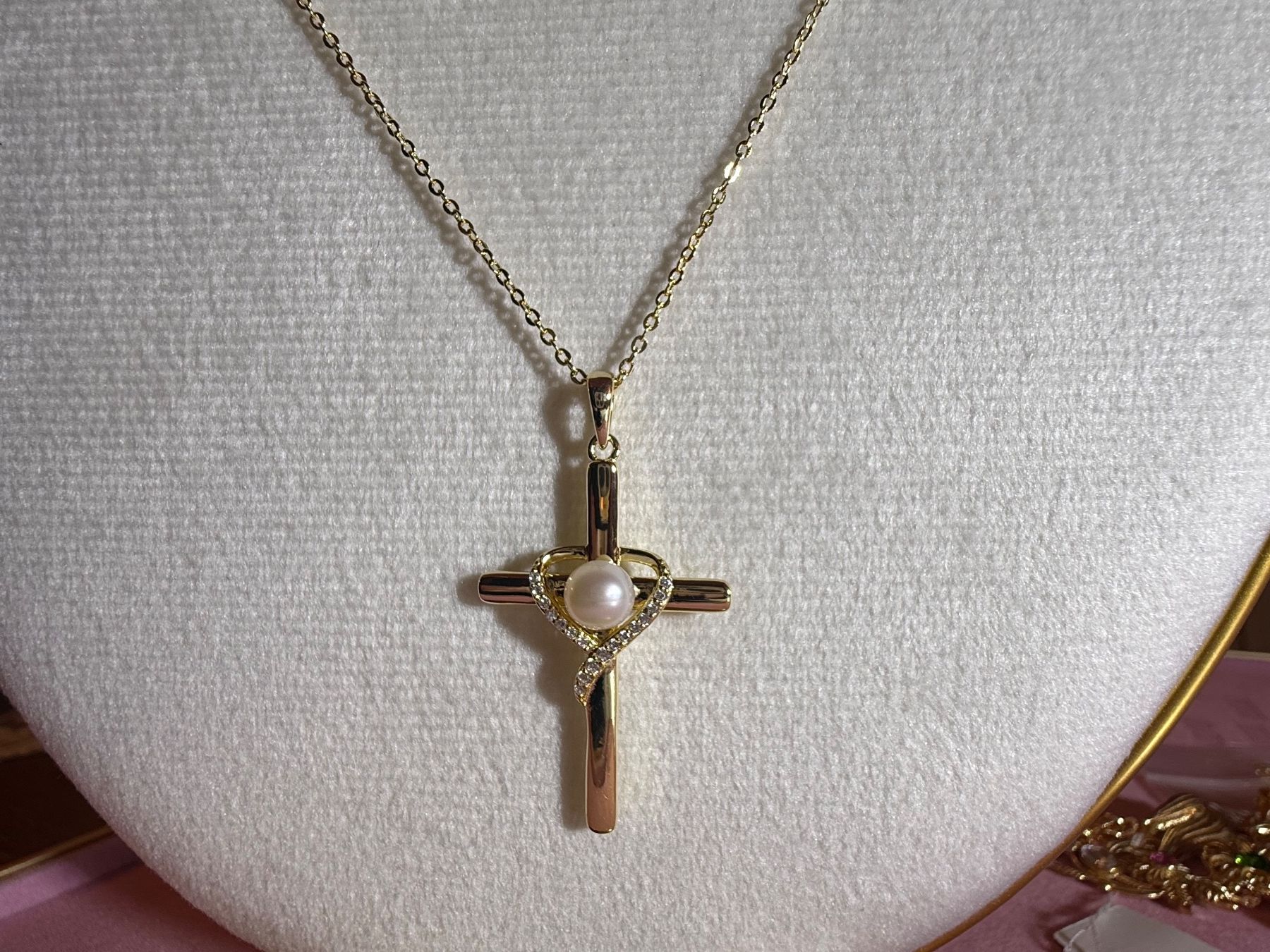 Catenine: Collier croix avec perle. Idéal pour communion, baptême – Nuovo e nell'imballaggio originale da St-Maurice venduto da Sandrinette123 4
