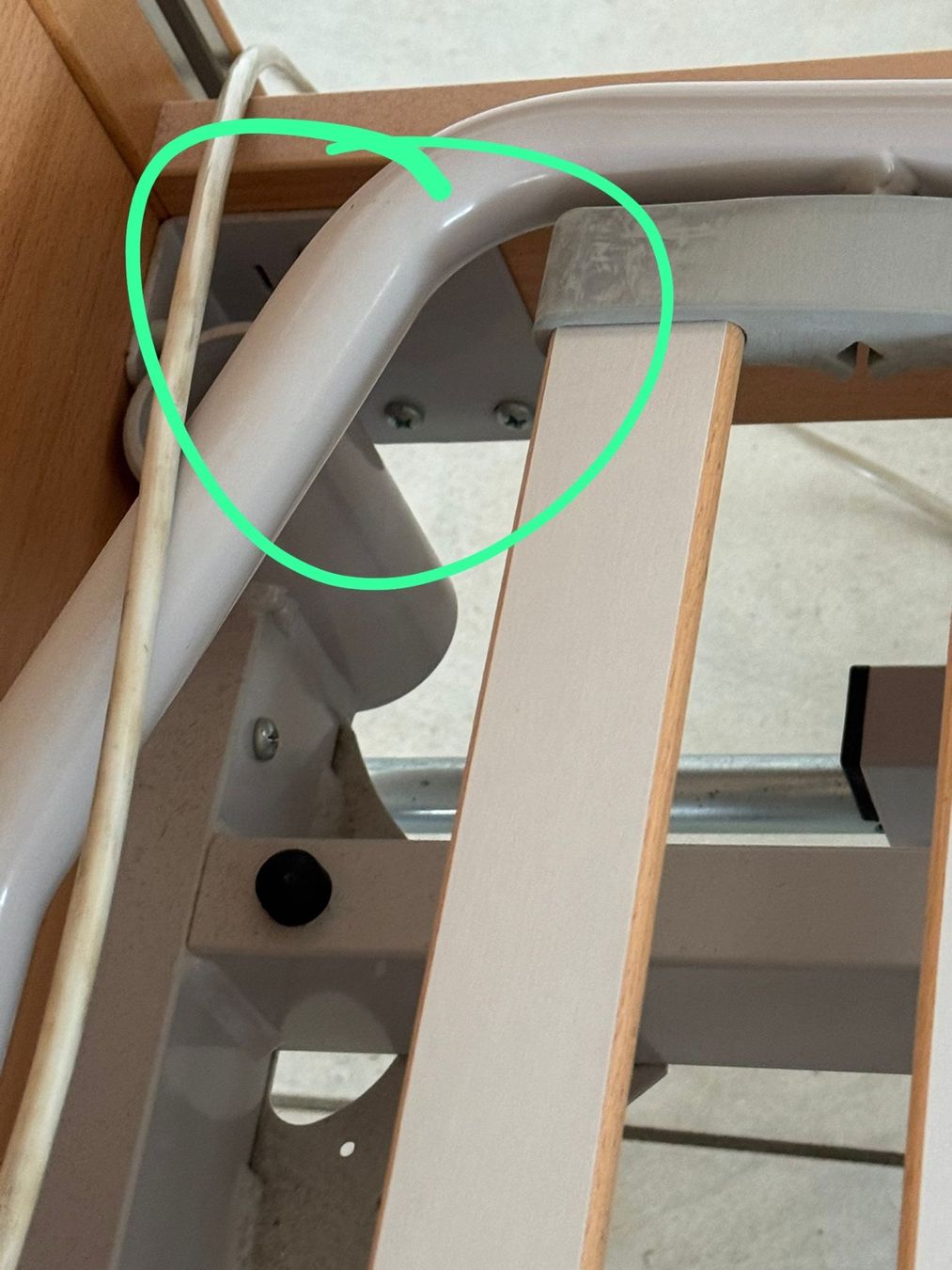 Letti: Elektrisches Pflegebett mit Nachttisch – Usato da Roeschenz venduto da Little5 3