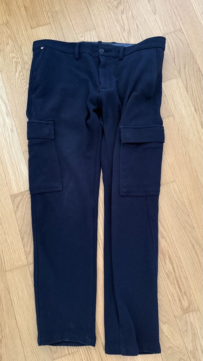Tommy Hilfiger Hosen: Tommy Hilfiger Cargo Hose – Gebraucht aus Niederbipp von helvetikuu