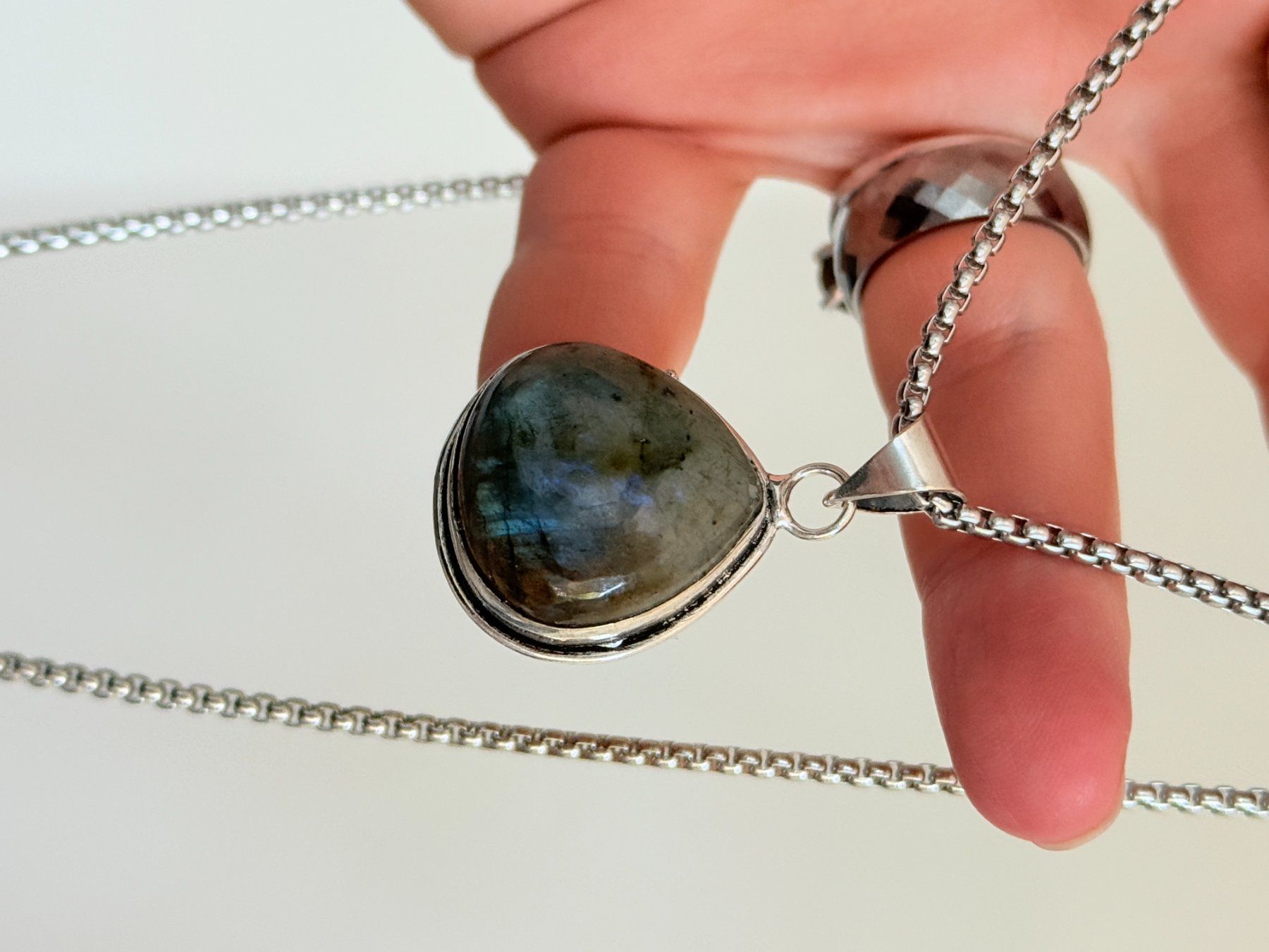 Catenine: Collier avec pendentif Labrodarit ,très tendance! – Nuovo e nell'imballaggio originale da Genève venduto da AWWA 1